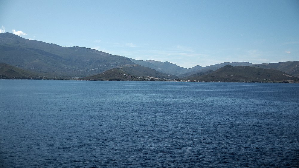 Fähre nach Genua, Blick auf die Ostküste von Cap Corse.JPG