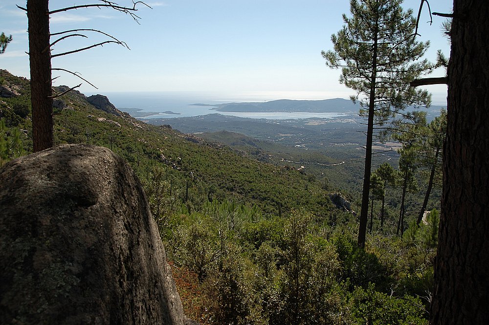 Ostküste, auf der D368 nach Zonza, Blick auf den Golf von Porto-Vecchio.JPG