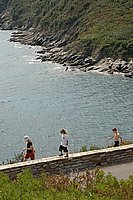 Cap Corse, Ostküste (Spaziergang beim Genueserturm; Ute, Sina, Flo).JPG
