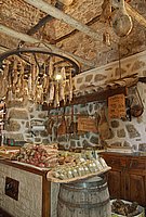 Sartène, Geschäft in der Altstadt.JPG