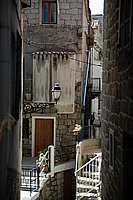 Sartène, steile Gasse.JPG