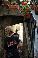 Sartène, steiler Durchgang abwärts (Andi, Ralf).JPG