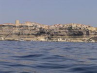 Südküste, Bonifacio, Bootsfahrt unter den Kreidefelsen.JPG